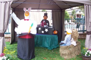 Inn at Ellis River 2008 Pumpkin People display